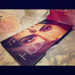 HUDA BEAUTY Desert Dusk Palette